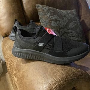 Skechers slip resistant tennis shoes